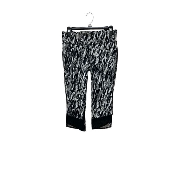 Under Armour Pants - Women's Under Armour Black & White Capri Leggings Size S